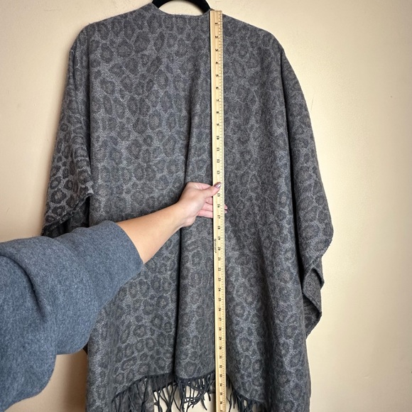 Woolrich Leopard Animal Print Shawl Poncho Open Front Blanket Wrap One Size - Picture 10 of 11